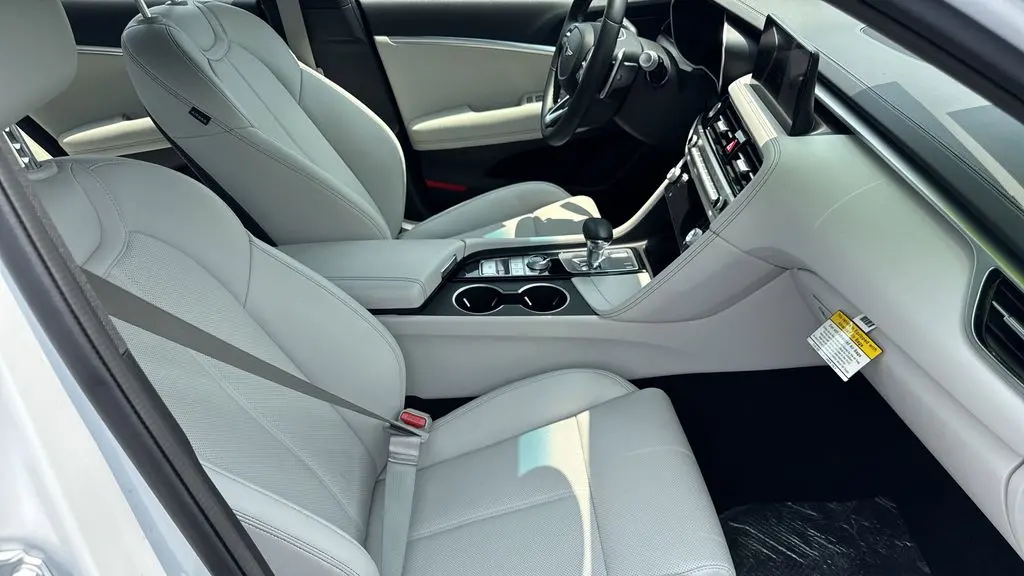 2025 Genesis G70 2.5T Standard