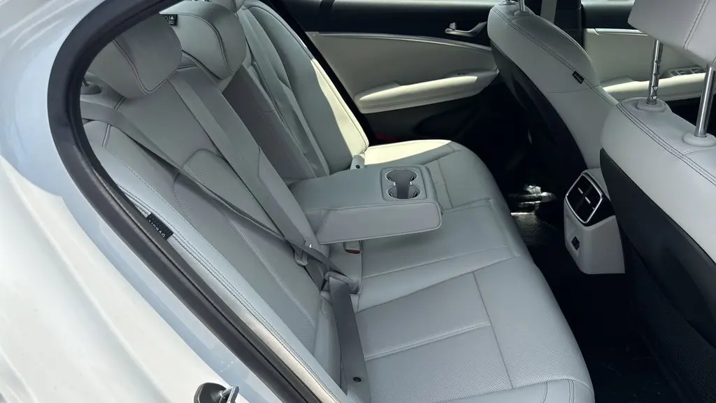 2025 Genesis G70 2.5T Standard