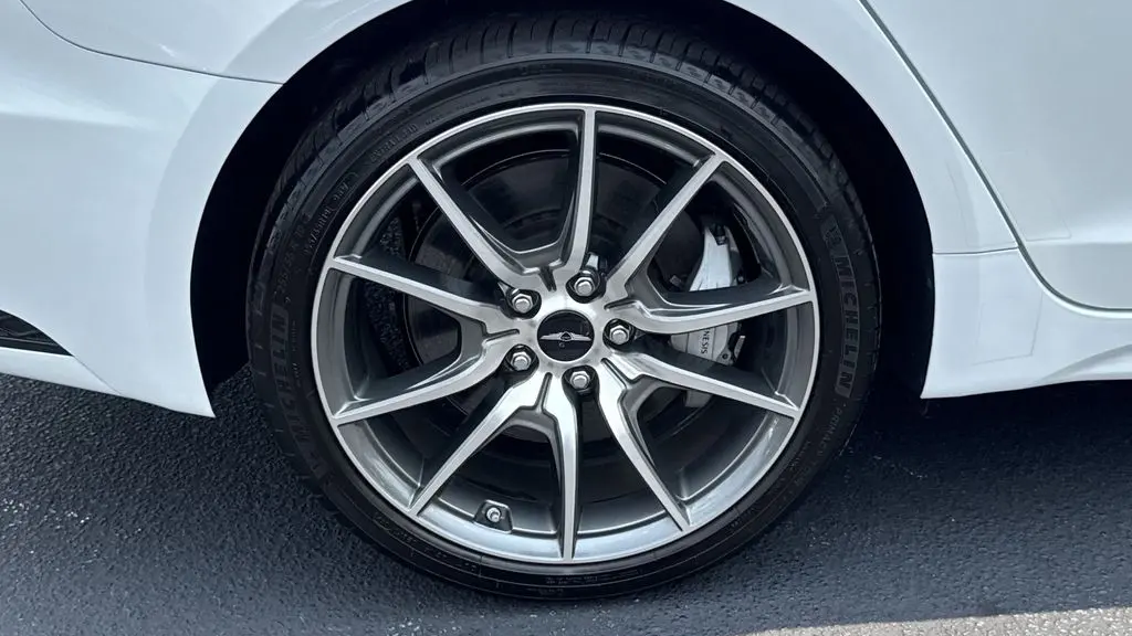 2025 Genesis G70 2.5T Standard