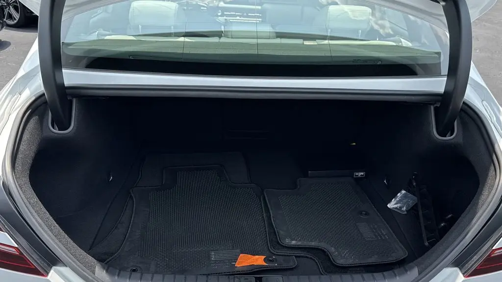 2025 Genesis G70 2.5T Standard