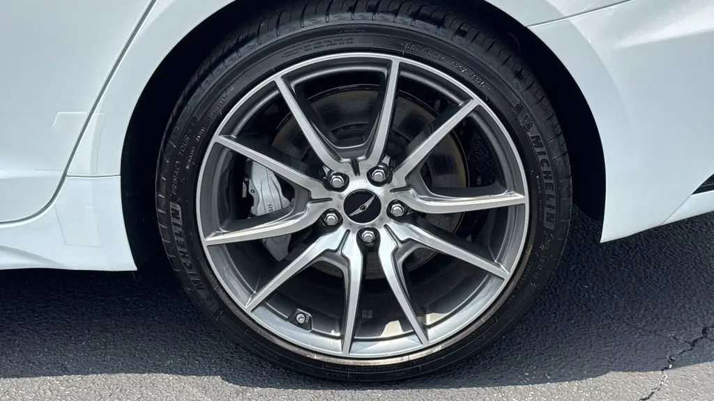 2025 Genesis G70 2.5T Standard