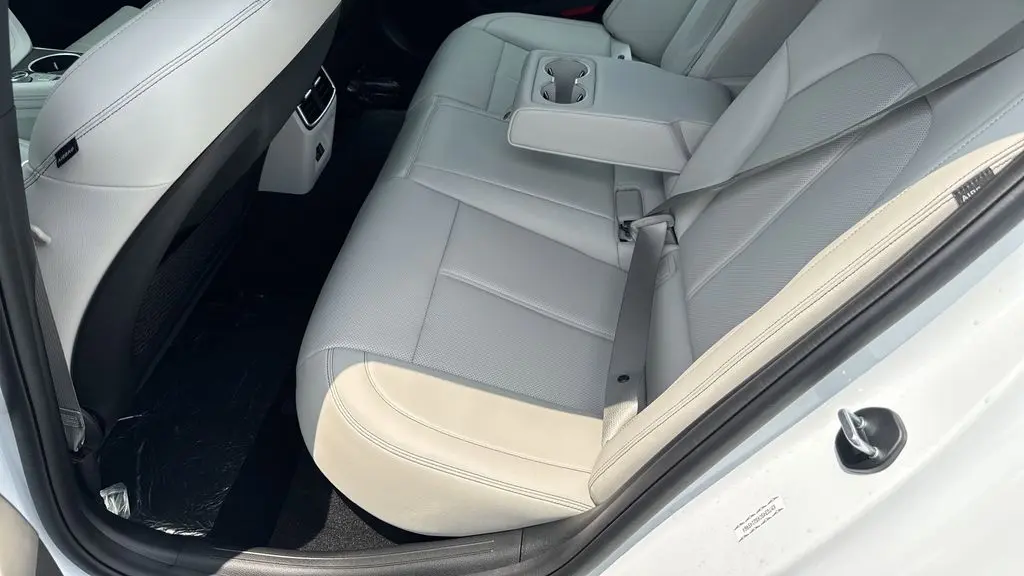 2025 Genesis G70 2.5T Standard