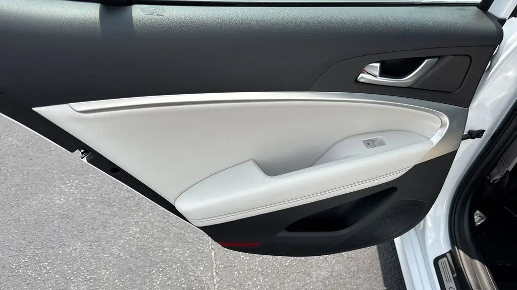 2025 Genesis G70 2.5T Standard