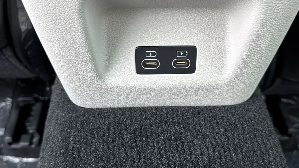 2025 Genesis G70 2.5T Standard
