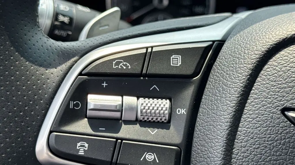 2025 Genesis G70 2.5T Standard
