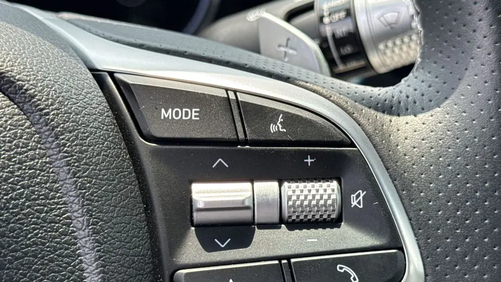 2025 Genesis G70 2.5T Standard