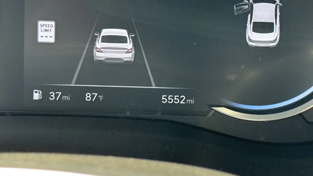 2025 Genesis G70 2.5T Standard