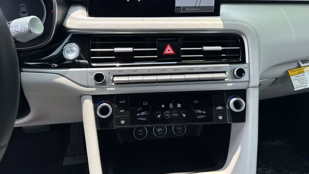 2025 Genesis G70 2.5T Standard