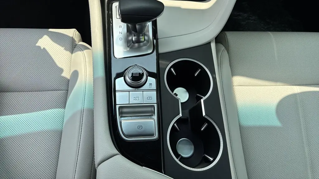 2025 Genesis G70 2.5T Standard