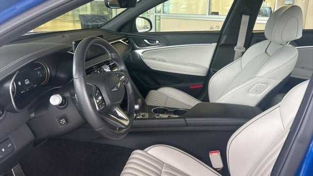 2025 Genesis G70 2.5T Standard