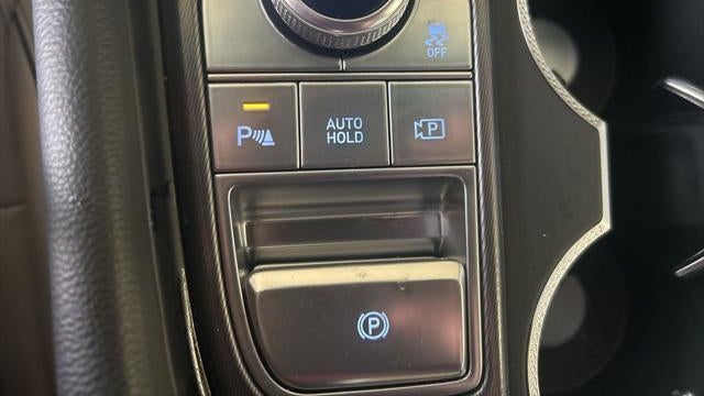 2025 Genesis G70 2.5T Standard