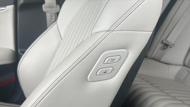 2025 Genesis G70 2.5T Standard