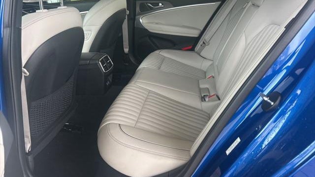 2025 Genesis G70 2.5T Standard