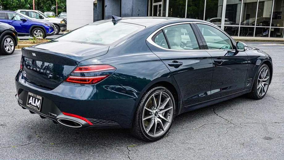 2025 Genesis G70 2.5T Standard