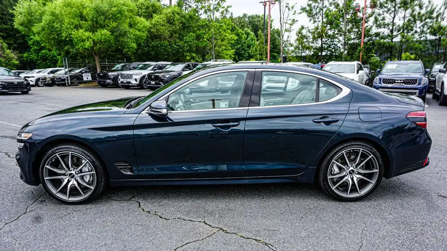 2025 Genesis G70 2.5T Standard