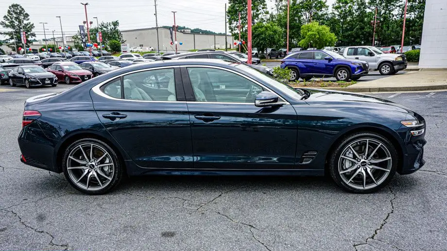 2025 Genesis G70 2.5T Standard