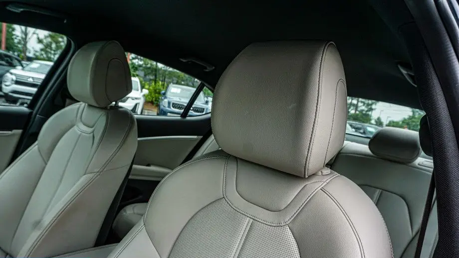 2025 Genesis G70 2.5T Standard