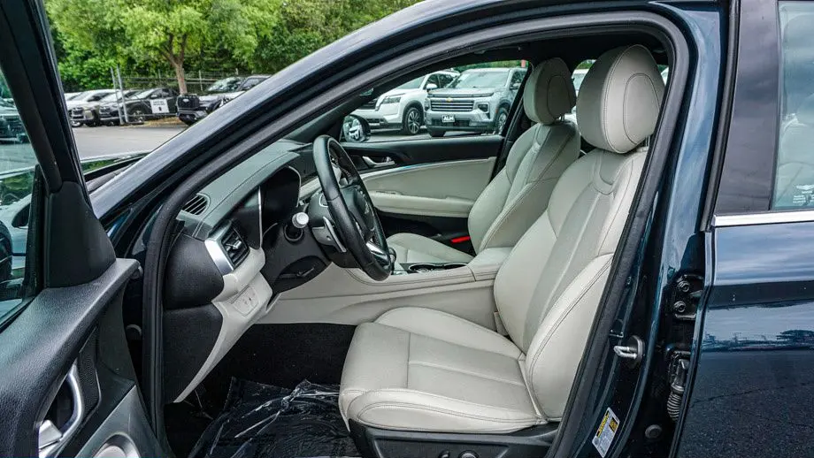 2025 Genesis G70 2.5T Standard