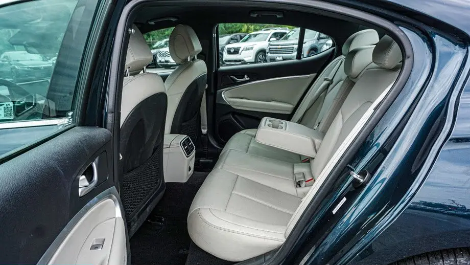 2025 Genesis G70 2.5T Standard