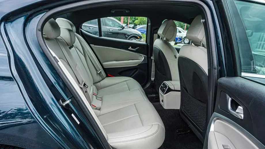 2025 Genesis G70 2.5T Standard