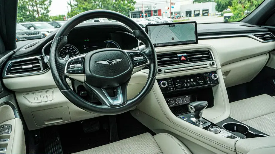 2025 Genesis G70 2.5T Standard