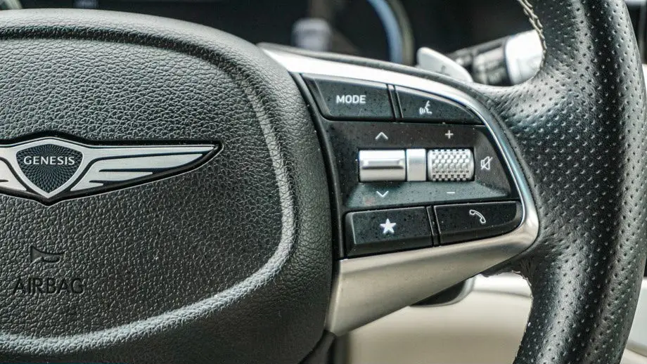 2025 Genesis G70 2.5T Standard