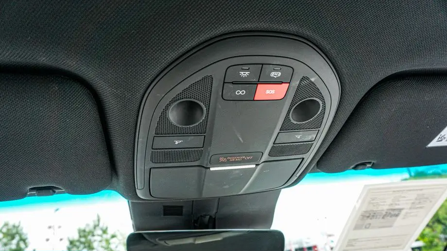 2025 Genesis G70 2.5T Standard