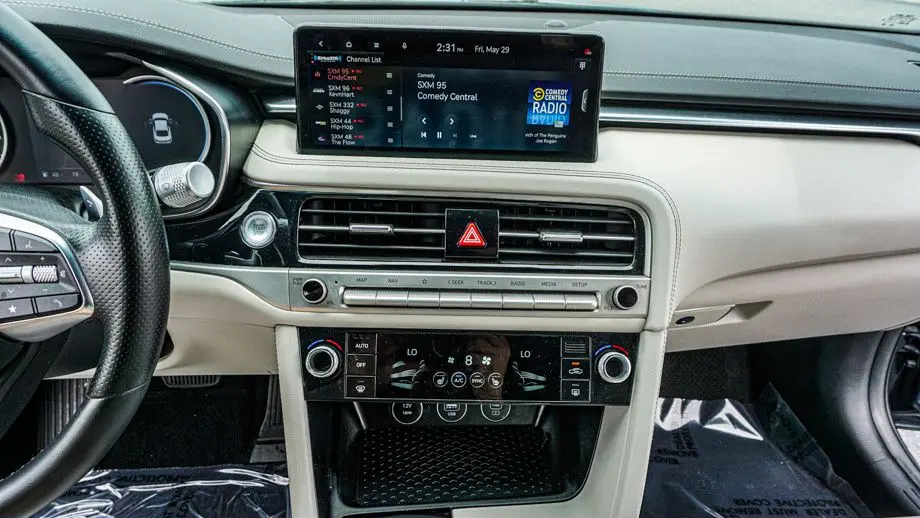 2025 Genesis G70 2.5T Standard