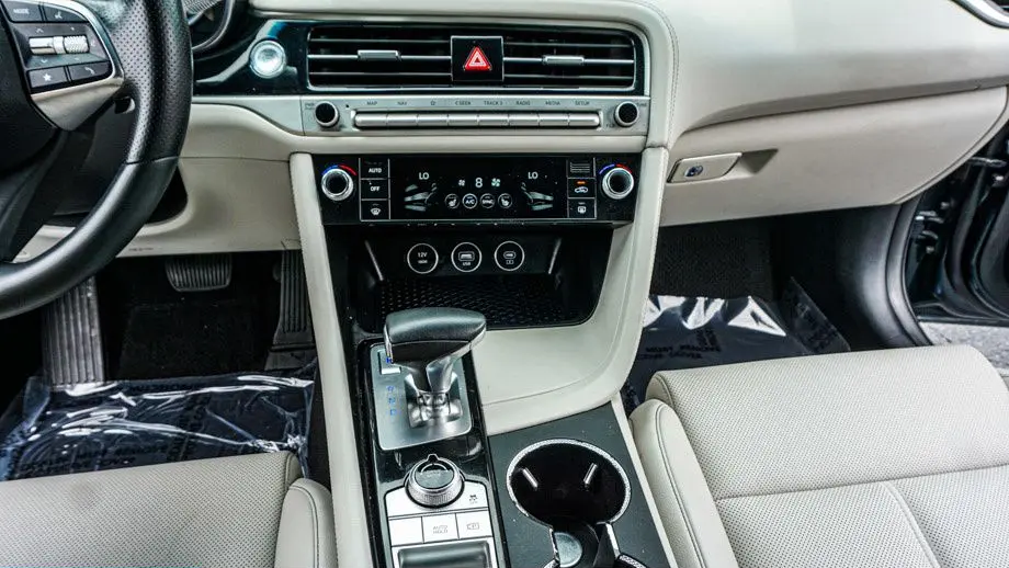 2025 Genesis G70 2.5T Standard