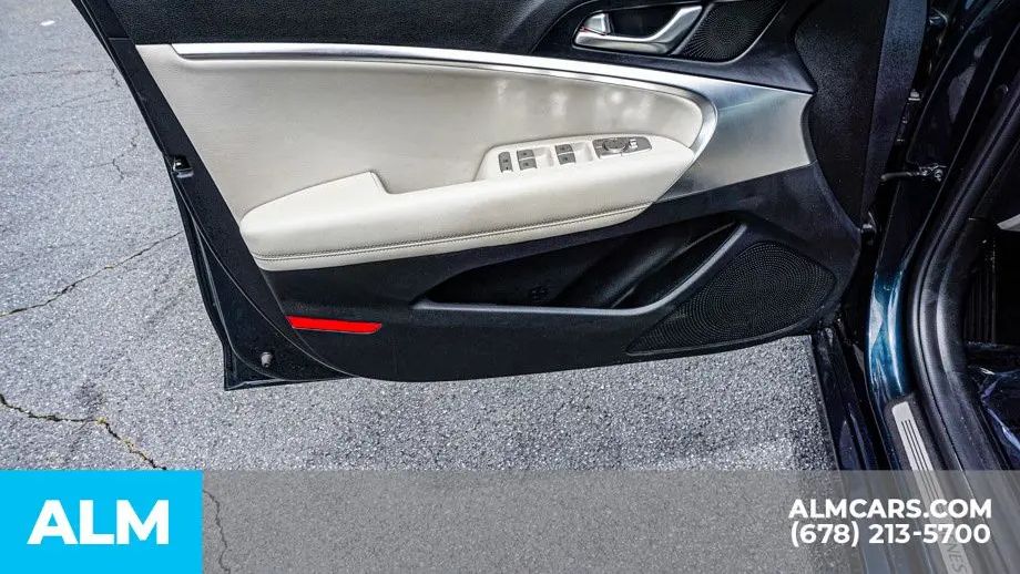 2025 Genesis G70 2.5T Standard