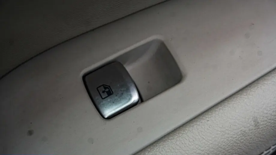 2025 Genesis G70 2.5T Standard