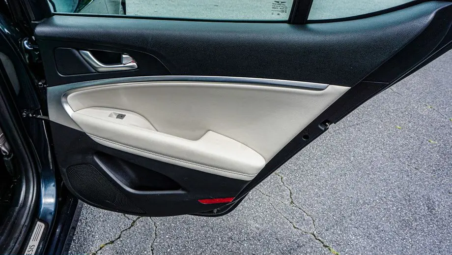 2025 Genesis G70 2.5T Standard