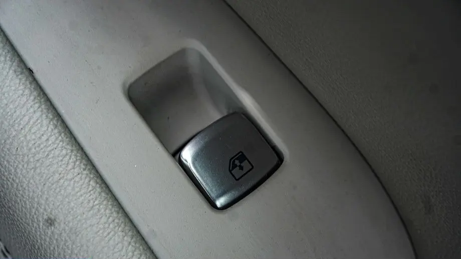 2025 Genesis G70 2.5T Standard