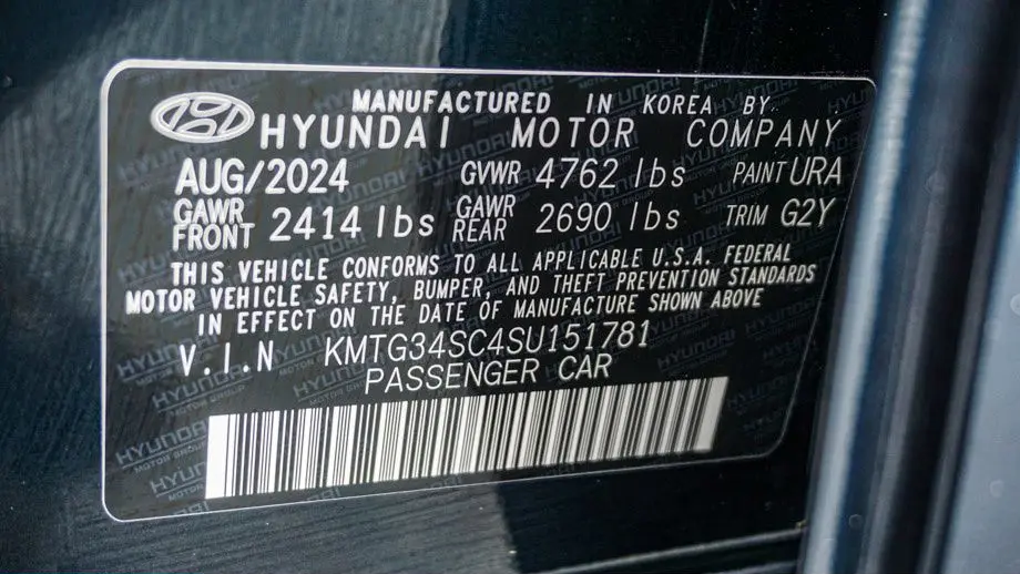 2025 Genesis G70 2.5T Standard