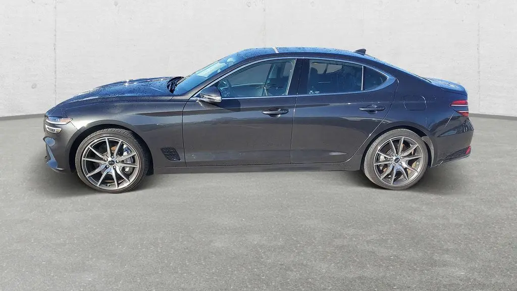 2025 Genesis G70 2.5T Standard