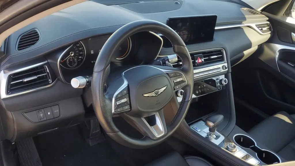 2025 Genesis G70 2.5T Standard