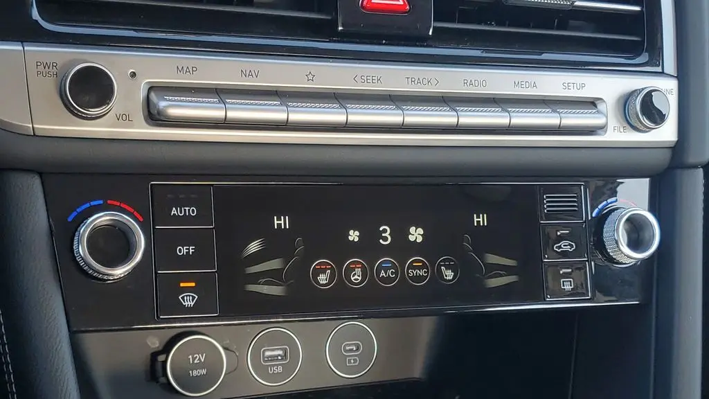 2025 Genesis G70 2.5T Standard