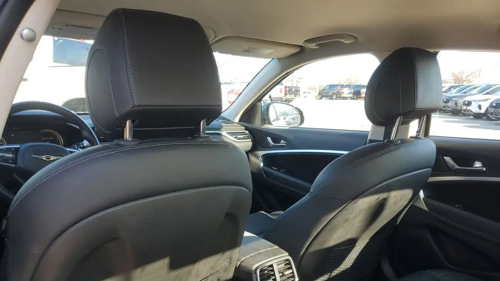 2025 Genesis G70 2.5T Standard