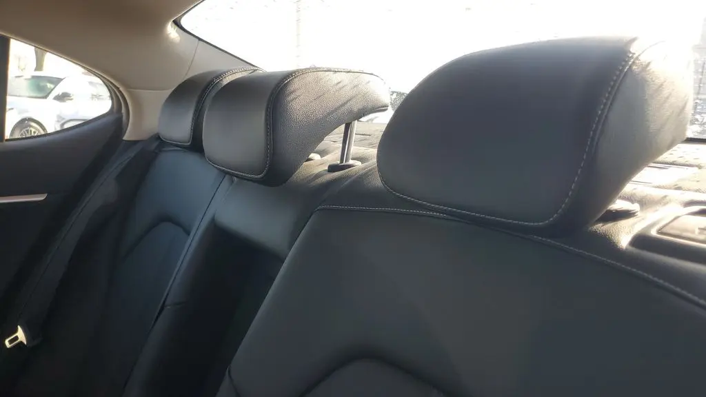 2025 Genesis G70 2.5T Standard