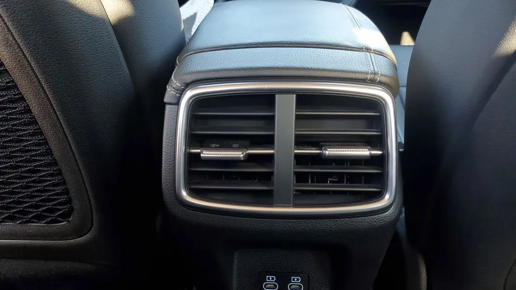 2025 Genesis G70 2.5T Standard