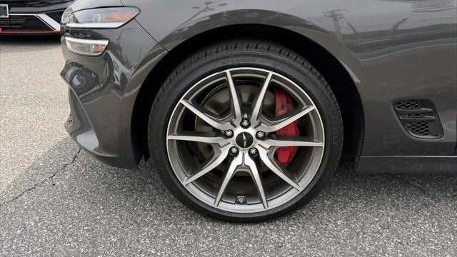 2025 Genesis G70 2.5T Standard