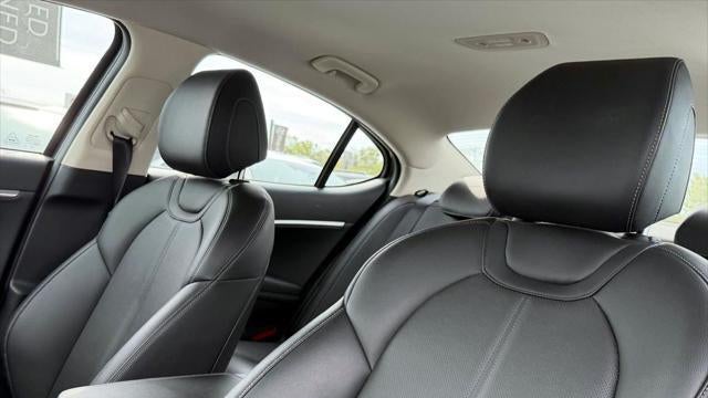 2025 Genesis G70 2.5T Standard