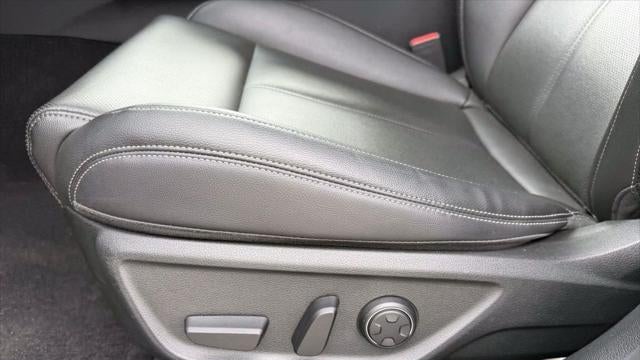 2025 Genesis G70 2.5T Standard