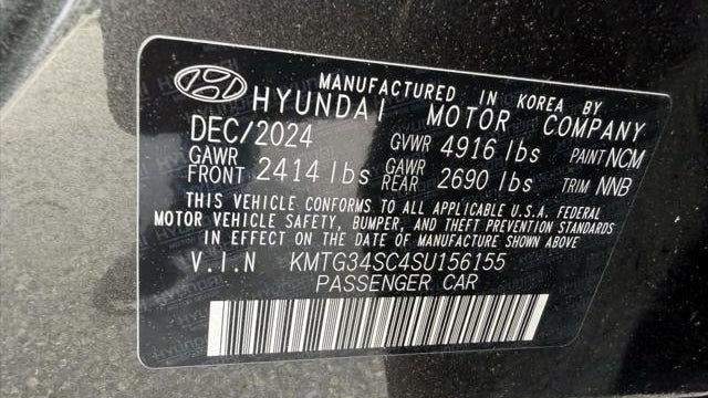 2025 Genesis G70 2.5T Standard