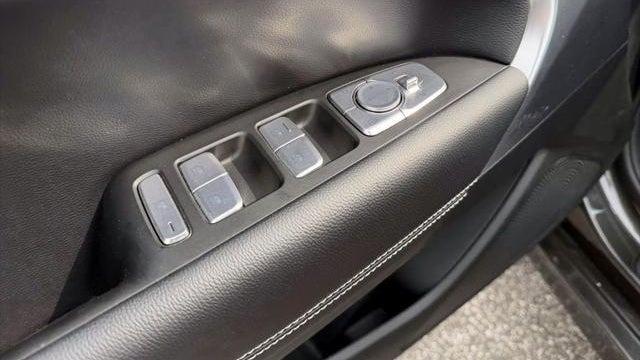 2025 Genesis G70 2.5T Standard