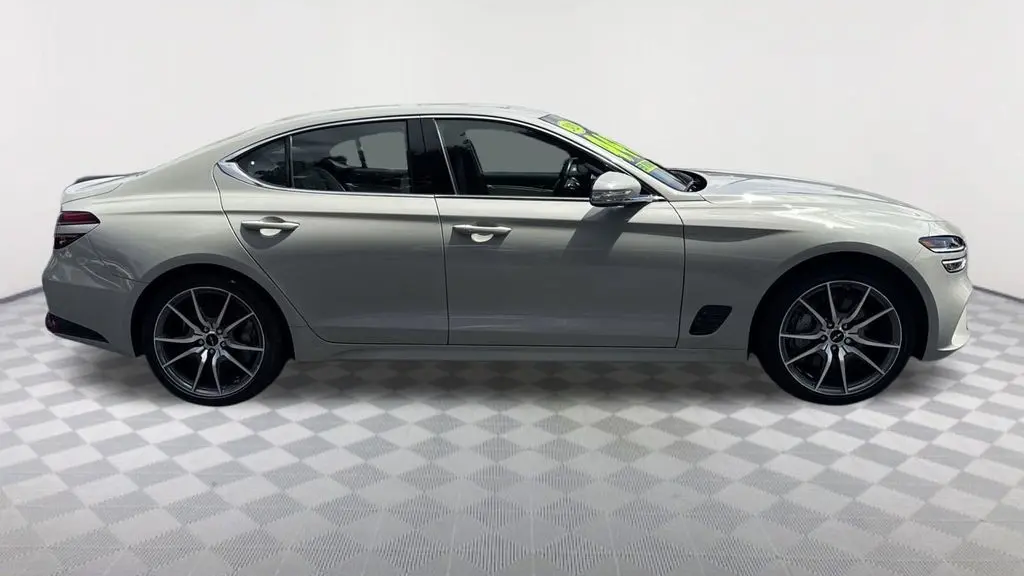 2025 Genesis G70 2.5T Standard