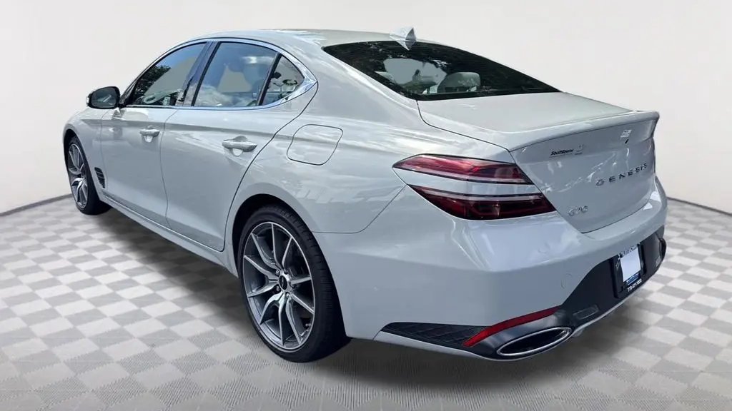 2025 Genesis G70 2.5T Standard