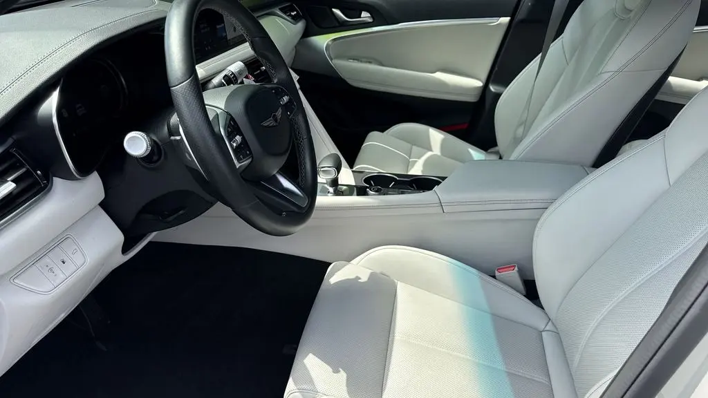 2025 Genesis G70 2.5T Standard