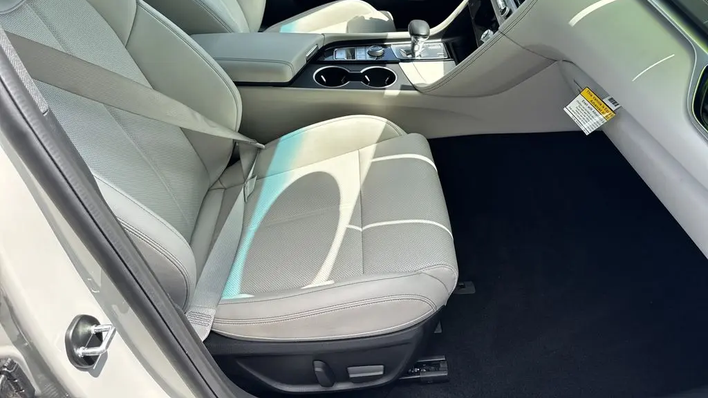 2025 Genesis G70 2.5T Standard