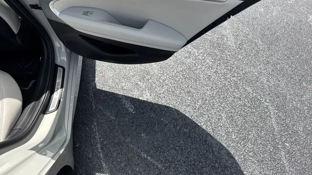 2025 Genesis G70 2.5T Standard
